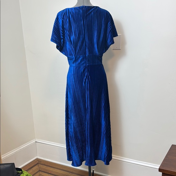 Alexia Admor Elegant Blue Pleated Velvet Dress - Picture 3 of 8